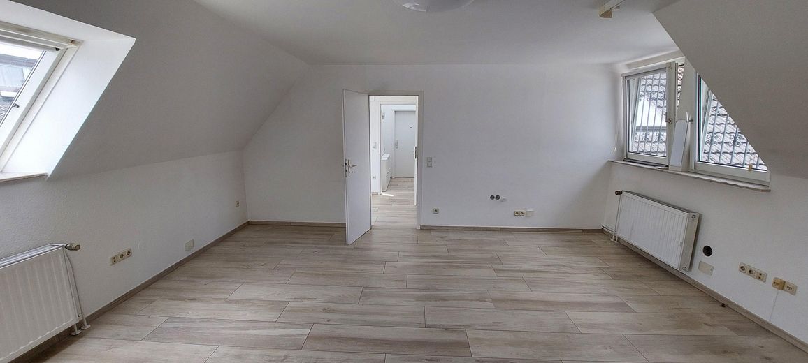 Bellissimo appartamento luminoso mansardato con finiture di pregio – Wohnraum mit Küchenanschluss