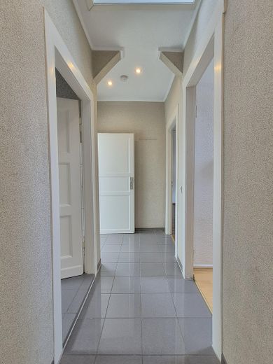 Mehrfamilienhaus, Dreifamilienhaus mit Loft Charakter u. Dachterrasse in Krefeld – Flur Wohnung 3