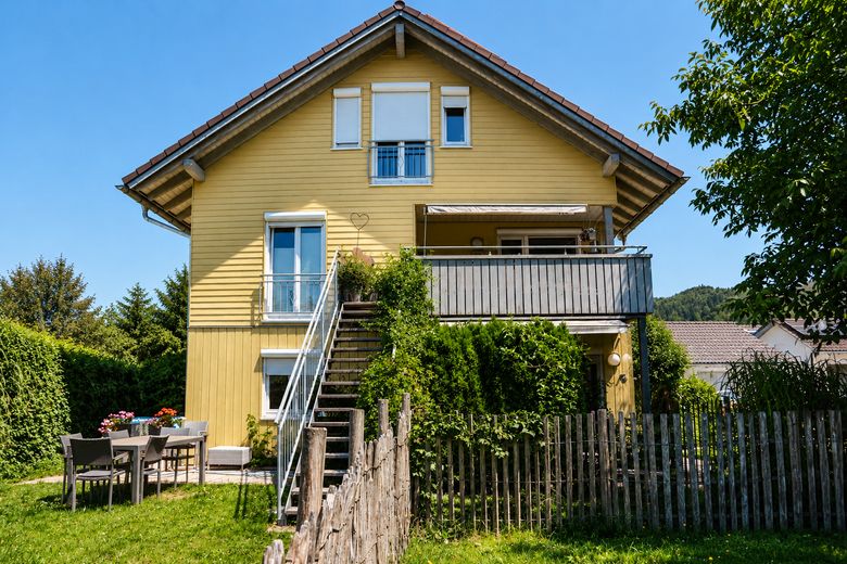 Sehr sonniges Holzhaus, KfW60, Isny-Großholzleute, EG barrierefrei, – Süd-West Ansicht 