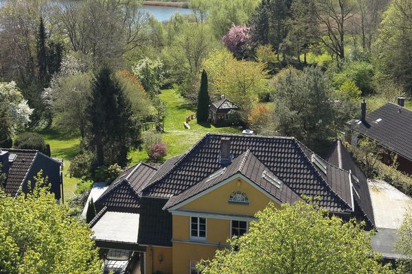 Villa mit Gutshauscharakter auf 3500m²-unverbaubarer Seeblick in Kieler Stadtrandlage