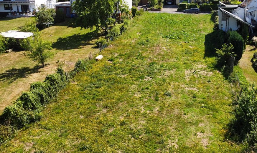 Hilgert ! Großes Grundstück - Bauvorbescheid für 2 EFH liegt vor – Blick Richtung Straße
