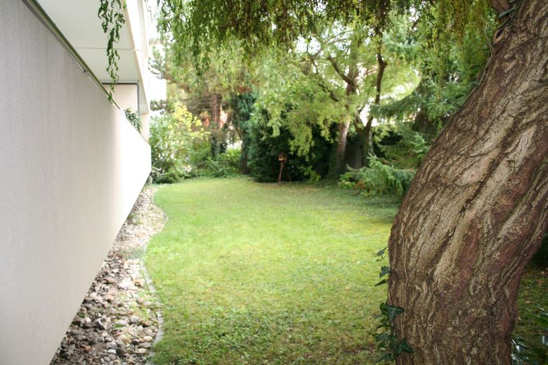 Zentrale, seenahe, sehr gepflegte 2-Zimmer Stadtwohnung in Toplage – Innenhof, Garten