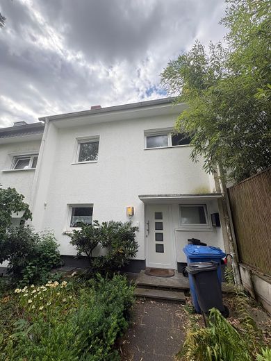 Reihenhaus Kelkheim Stadtmitte super Lage 120m2 – Haus von Eingangsseite