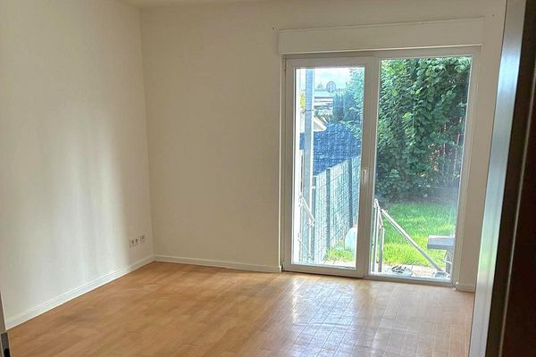 Hilden'de aydınlık 3 odalı daire, mutfak, antre, banyo