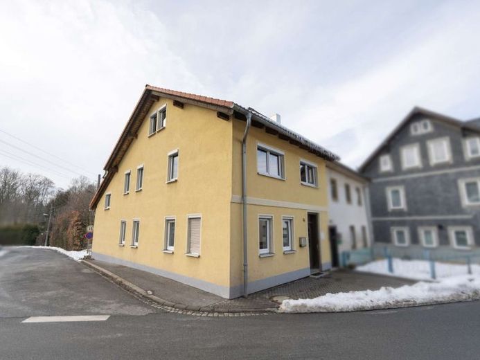 Charmantes Einfamilienhaus mit großem Garten und Potential in Schalkau! – Foto 1