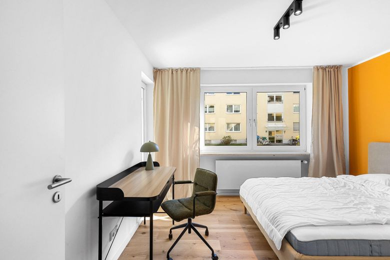 Erstbezug Solln: Kernsaniert Für Eigennutzer & Anleger Provisionsfrei – (Wohn-)Zimmer mit Loggia