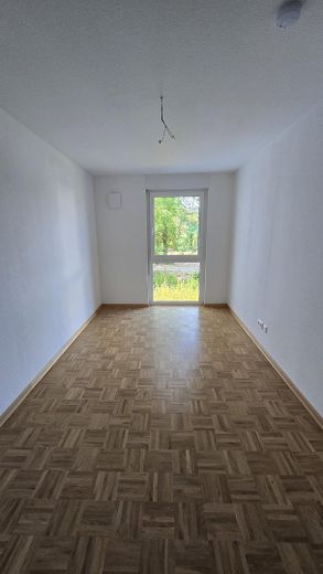 Derede yaşamak - bahçeli ve yeşilliğe bakan aile için modern yeni yapım sıra evi – Zimmer 2 1.OG zum Garten