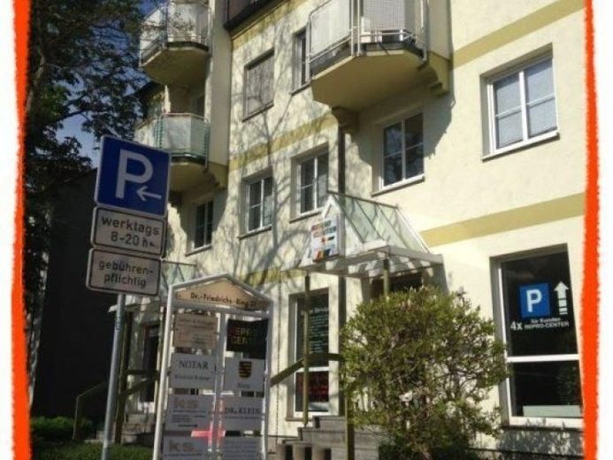 2-Zimmer-Dachgeschosswohnung mit EINBAUKÜCHE in Zwickau-Zentrum zu vermieten! – Foto 1