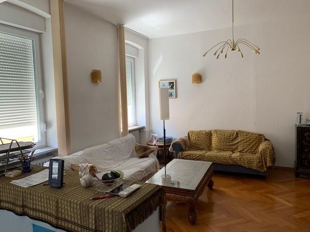 Sakin bir konumda şehir merkezinde daire – Wohnzimmer