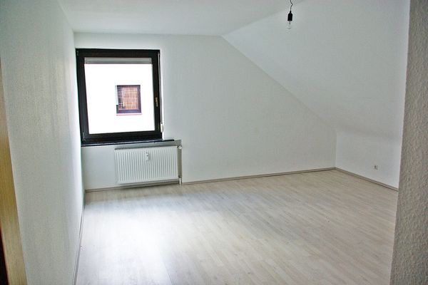 3 ZIM DG 100m² Südseite Parkplatz Garten Keller Waschküche Klim