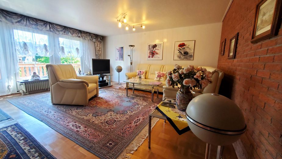 Casa prefabbricata ben tenuta in posizione tranquilla: la vostra casa ricca di fascino – Wohnzimmer EG