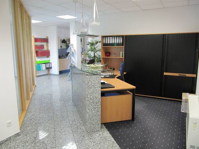 Repräsentatives und helles Büro/Kanzlei in S-Bahn-Nähe (400 m) in Herrenberg – 1_Empfangsbereich