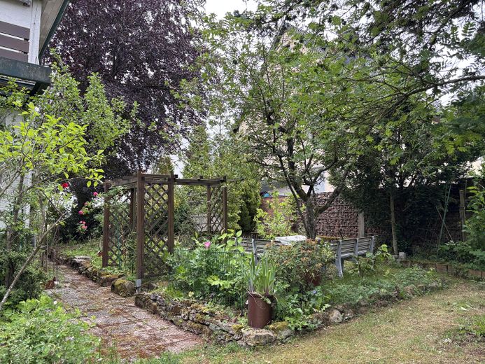 Freistehende Kaffeemühlenhaus Villa mit Naturgarten – Foto 19