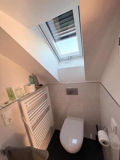 Schönes Haus mit Garten in Ratingen und Garage – Badezimmer im Dachgeschoss