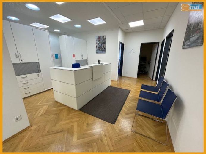 NACHFOLGER FÜR MODERNE
HAUSARZTPRAXIS GESUCHT! – Foto 1