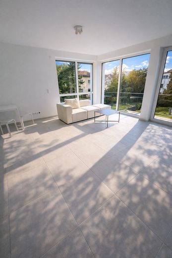 Neubau! Möbliertes Penthouse-Apartment in einem QNG-zertifizierten Green Building in Kelsterbach – Foto 1