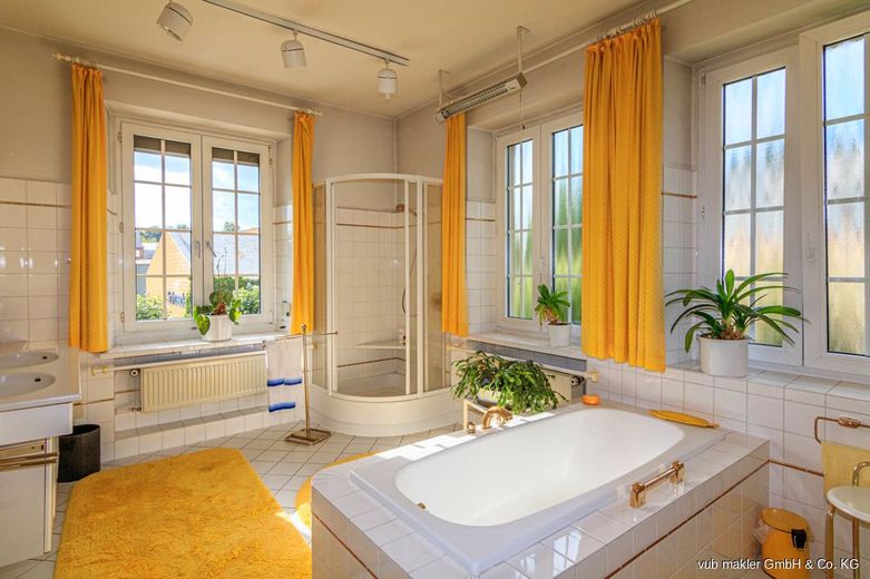 Imposante Stadt-Villa – 020