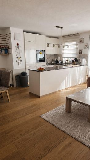 Von Privat sonnige 4-Zimmer Wohnung in bester Lage in Haar – Foto 2