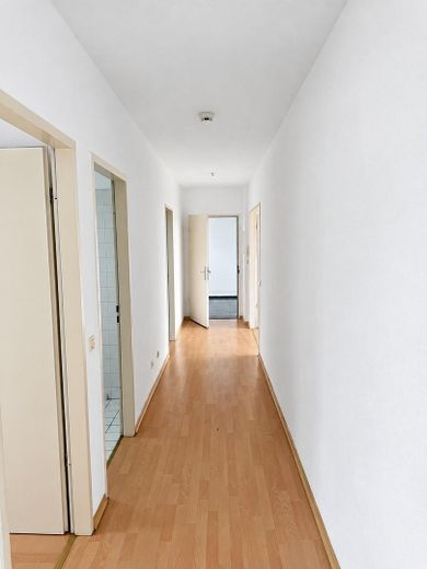 Poddasze z tarasem o powierzchni ok. 28 m² na całej szerokości, 3 pokoje, kilka minut do dworca – Zdjęcie 4