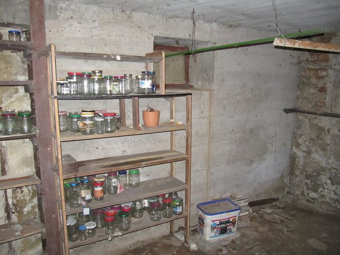 from PRIVATE ** single-family house + outbuilding * garden * garage * courtyard * basement – Foto 22
