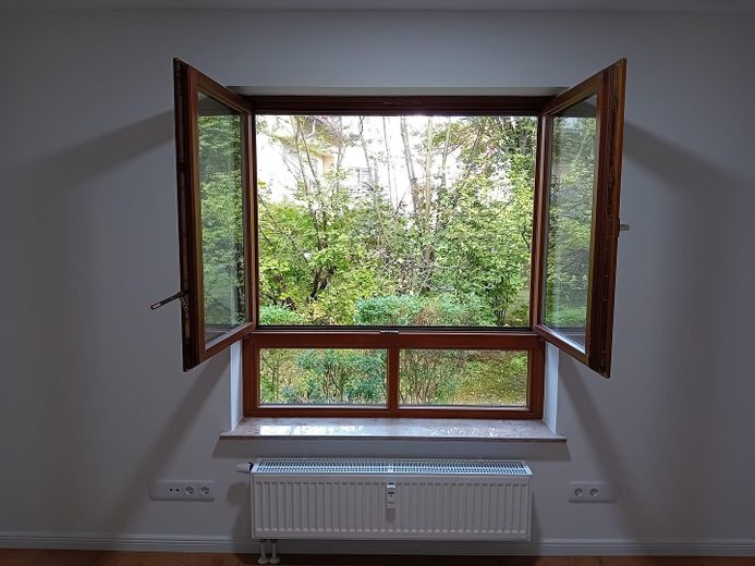 Frisch sanierte 2,5-Raum-Wohnung in ruhiger Lage – Schlafzimmerfenster