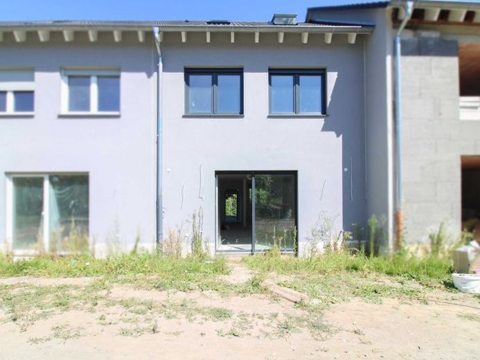 Exklusives Neubau-Reihenmittelhaus mit Garten, 2 Stellplätzen – Foto 1