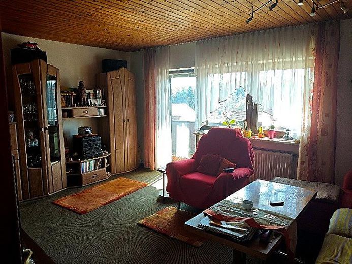 Wohnzimmer mit Balkon