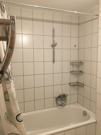 Nowoczesne, wymarzone 2,5-pokojowe mieszkanie galeryjne w M.-Untermenzing BEZ PROWIZJI – Bad