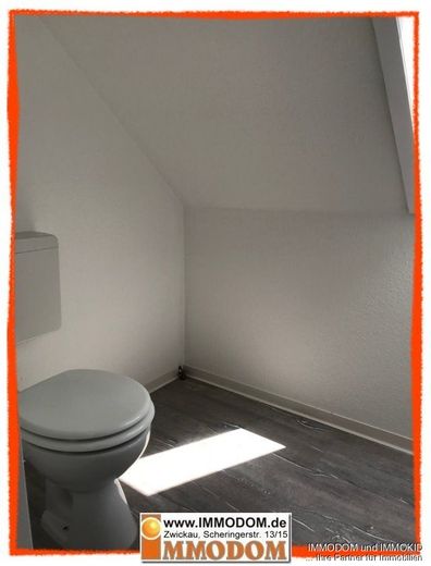 Ruhige und abgeschiedene Büro- oder Praxisräume im Dachgeschoß einer Stadtvilla zu vermieten! – WC