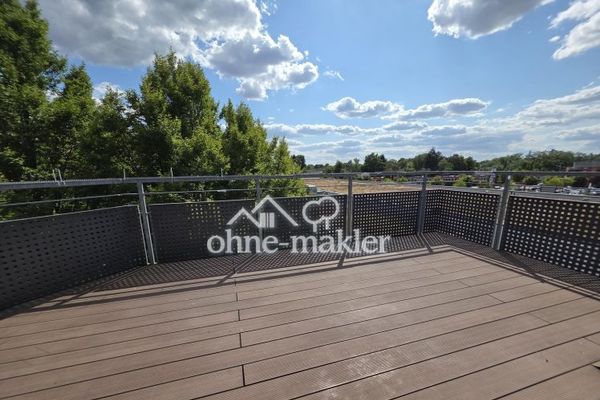 Fantástico apartamento de 2 habitaciones en la planta abuhardillada, en el centro de Hanau, con una preciosa terraza en la azotea