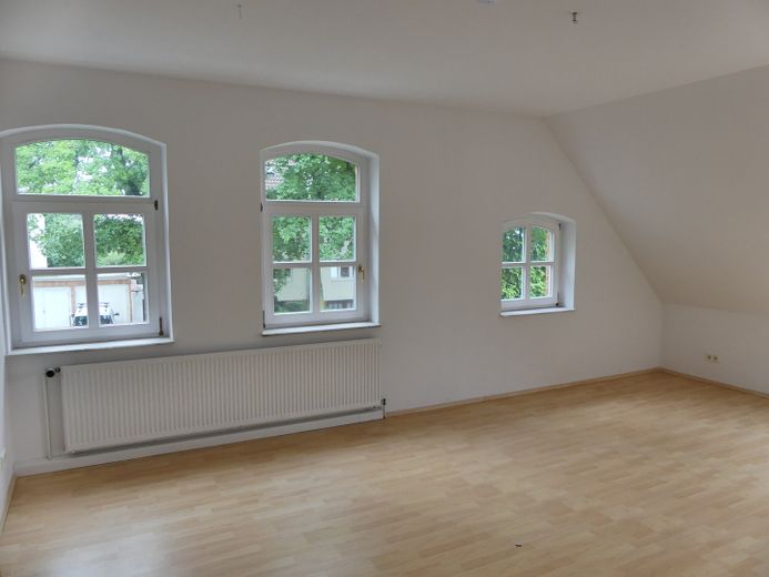4 Zi. Whg in Bothfeld, inkl. Einbauküche, frei ab sofort – Wohnzimmer ca 25,5 qm