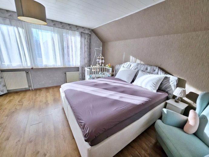 DA PRIVATO!! Casa a schiera centrale adatta alle famiglie con giardino e 2 posti auto ad Ahrensburg – Schlafzimmer