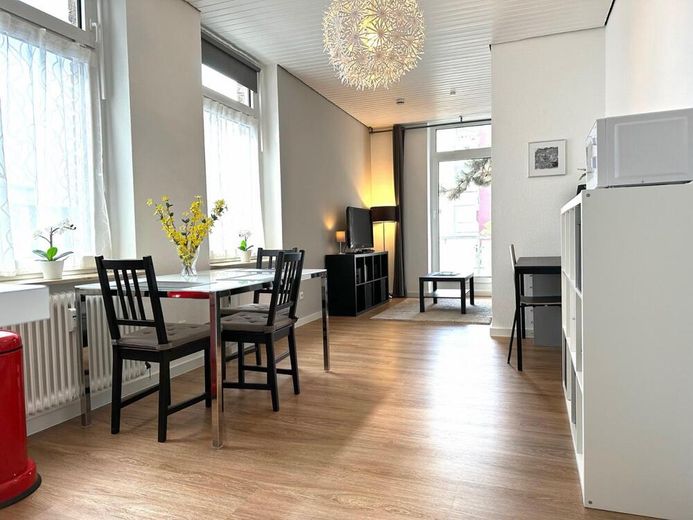 Schöne möblierte 2-Zimmer Altbauwohnung in Neuss Stadtmitte mit Internetzugang – a010fdaaeaa42c2edb85a53ddc77412c25b5c263.jpg