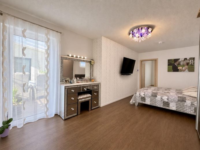 Exklusive 4-Zimmer-Penthouse-Wohnung in der Stadtmitte Offenburg – Elternschlafzimmer B.3