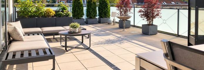 Modernes sonniges Penthouse mit großer Dachterrasse, Lift, TG, Alpenblick