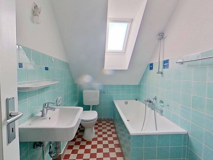 Bellissimo appartamento di 2 locali con ampia cucina e bagno con vasca – Bad