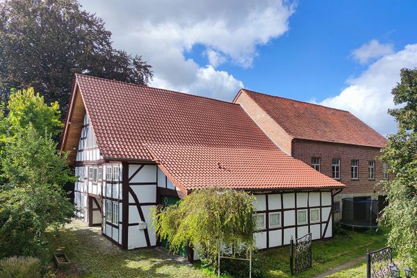 Ohne Makler: Fachwerkhof um 1720 – ca. 1.030 m² Wohn-/Nutzfläche, Saal, Werkstatt, Nebenhaus