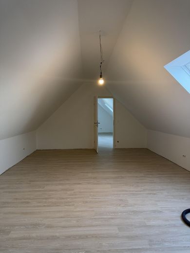 Frisch modernisierte 2,5-Zimmer Dachgeschosswohnung in Salzhausen – Foto 3