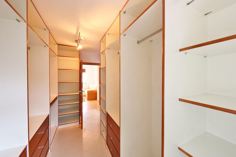 Großzügiges Reiheneckhaus mit ca. 205 m² Wohnfläche & großem Garten – provisionsfrei – Begehbarer Kleiderschrank
