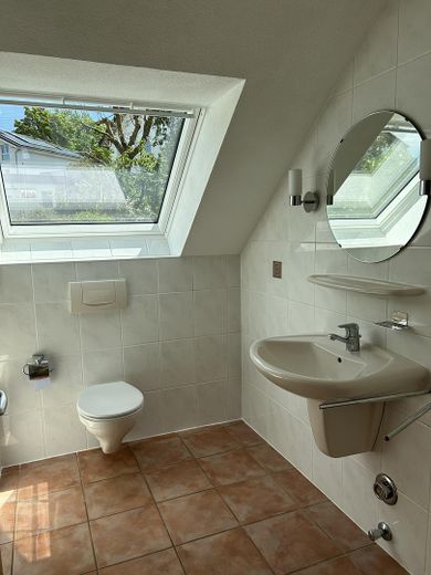 Schöne 2-Zi-Wohnung m.Balkon,Grün-& Blicklage,Kfz-Stellplatz,Keller.Am Schäfersberg-Niedernhausen – Badezimmer