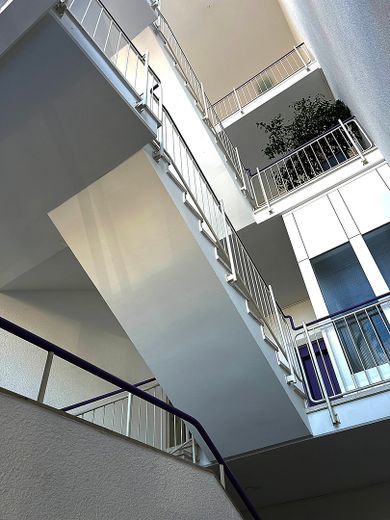 Winnenden: Heller Eck-Büroraum in bester Lage! Ideal für Home-Office! 2.OG – Heller Treppenaufgang