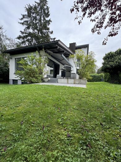 Casa unifamiliare progettata da un architetto con soleggiato orientamento sud-ovest – Garten