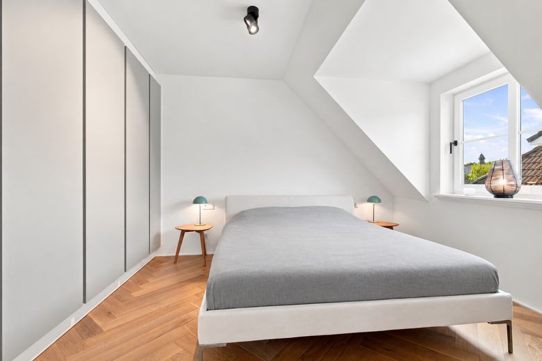 Hochwertig modernisierte Endetagenwohnung in begehrter Wohnlage – provisionsfrei – Schlafzimmer