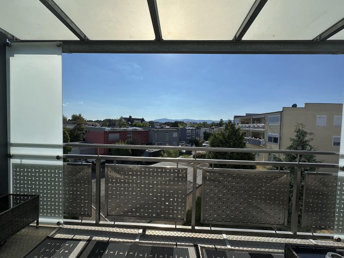 Gepflegte Eigentumswohnung mit Taunusblick in begehrter Lage in Ober-Erlenbach – Blick nach Westen
