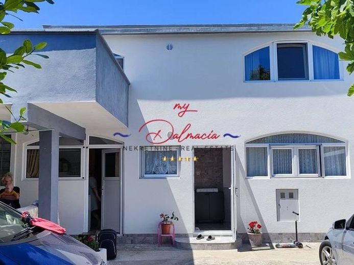 Vir, Haus mit drei Wohnungen, 350m zum Meer – Foto 1