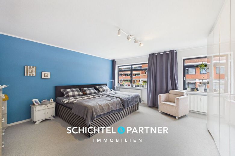 Oberneuland | Stilvolle Maisonette-Wohnung mit Schwimmbad und Sauna – S&amp;P | Schlafzimmer