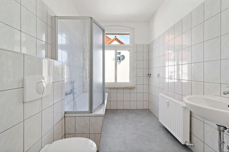Pärchen aufgepasst!
Geräumige 2-Raumwohnung in der Reilstraße – Badezimmer