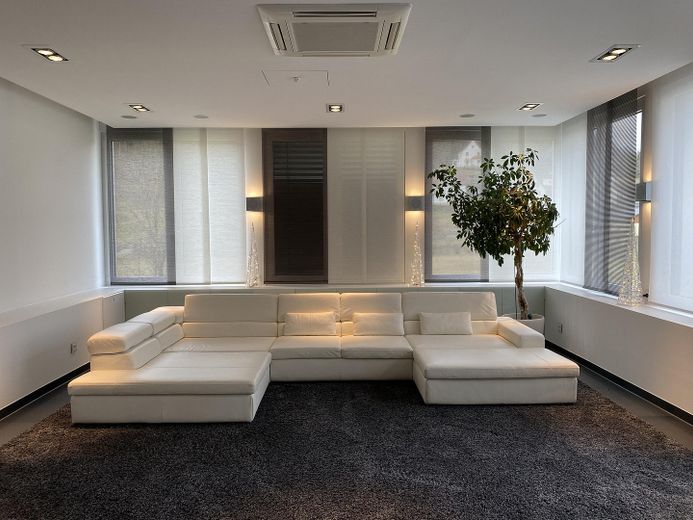 Esclusivo appartamento di 6 locali, 304 mq/KB/Garage/Terrazza/Giardino – Wohnzimmer