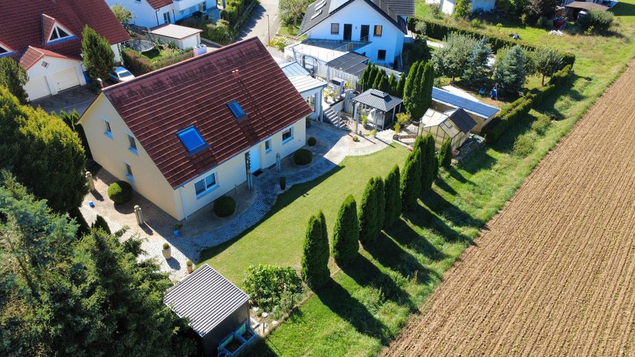 Einfamilienhaus in unverbaubarer Randlage auch als Mehrgenerationenhaus nutzbar. 3 Wohneinheiten – Foto 2
