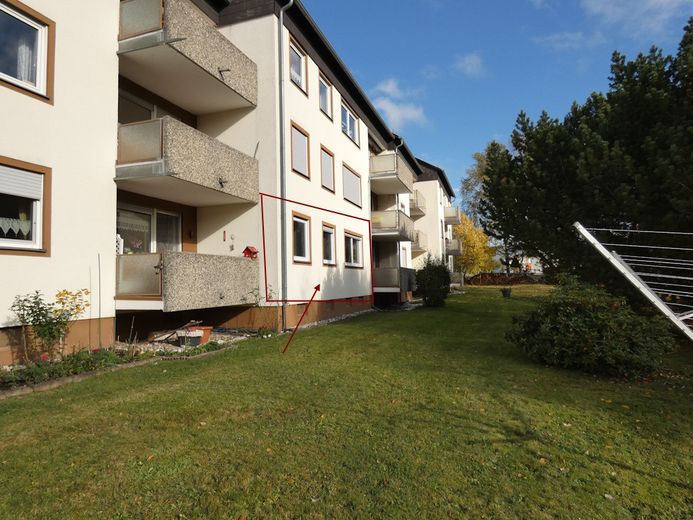 Attraktive und ruhige Wohnung in 95138 Bad Steben. – Blick vom Garten